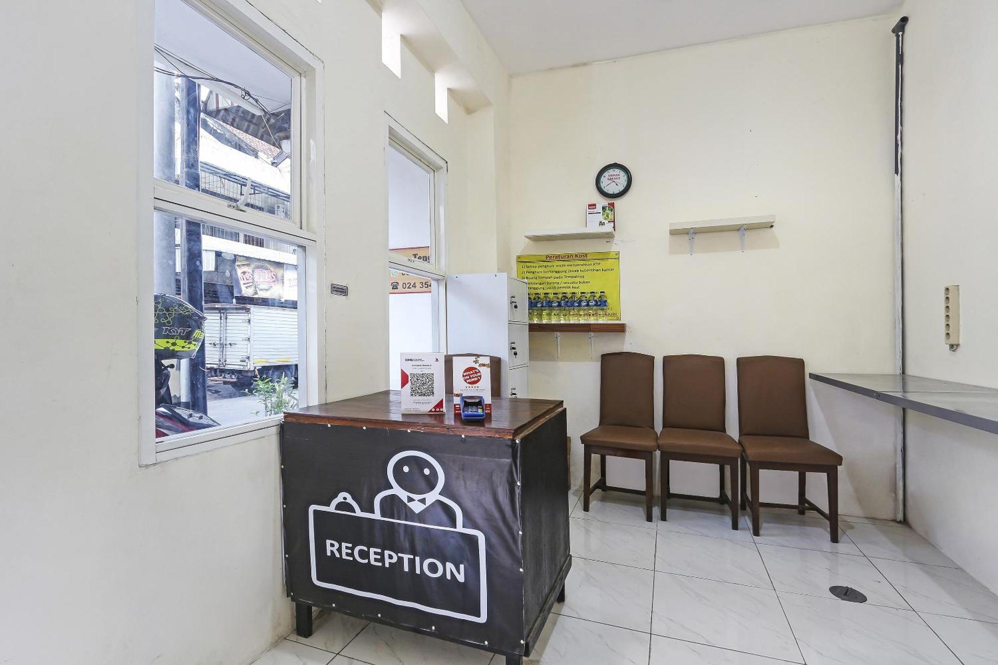 Spot On 90780 Gang Tengah Homestay Syariah Semarang Exterior foto